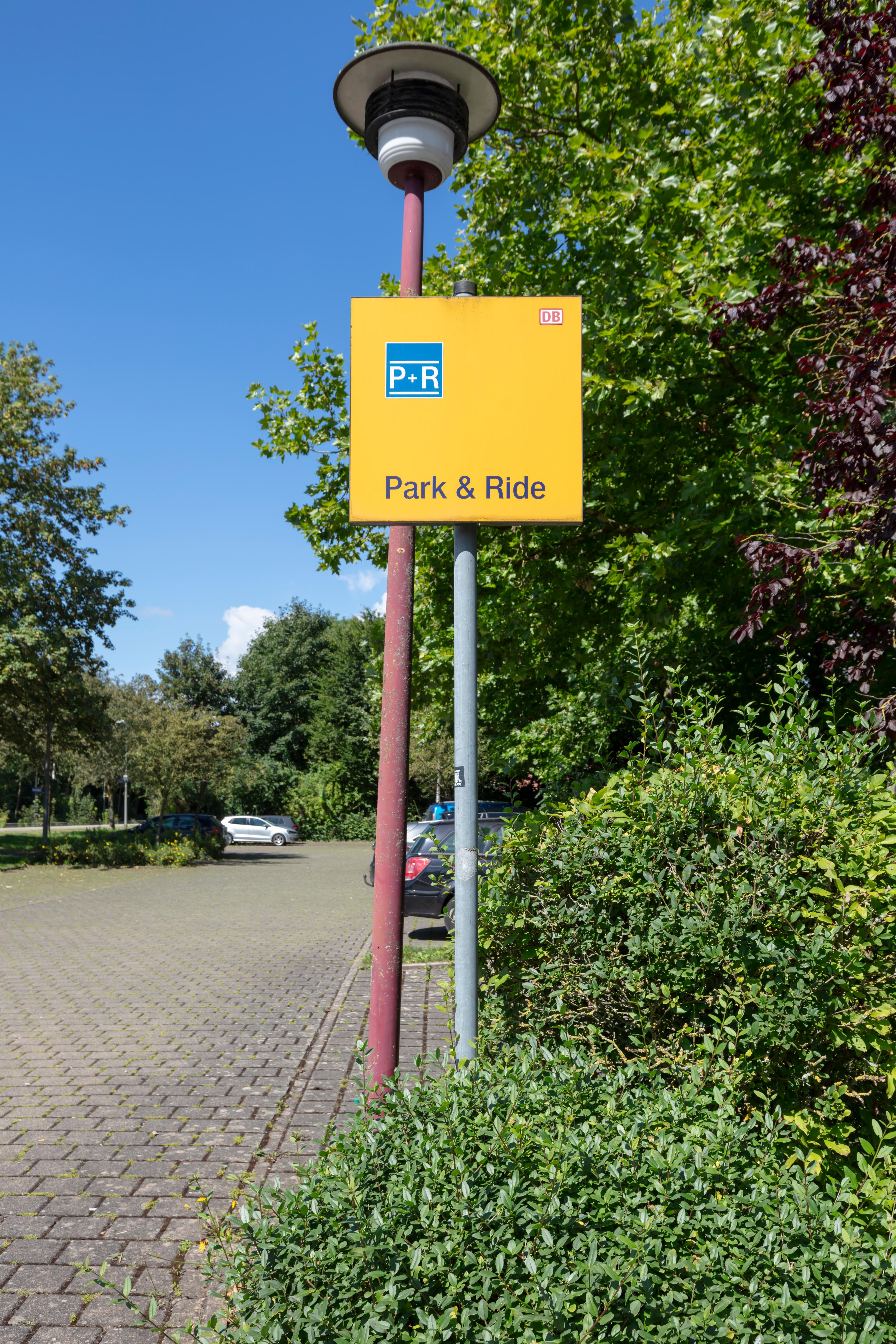 Hinweisschild auf die Park&amp;Ride-Anlage.