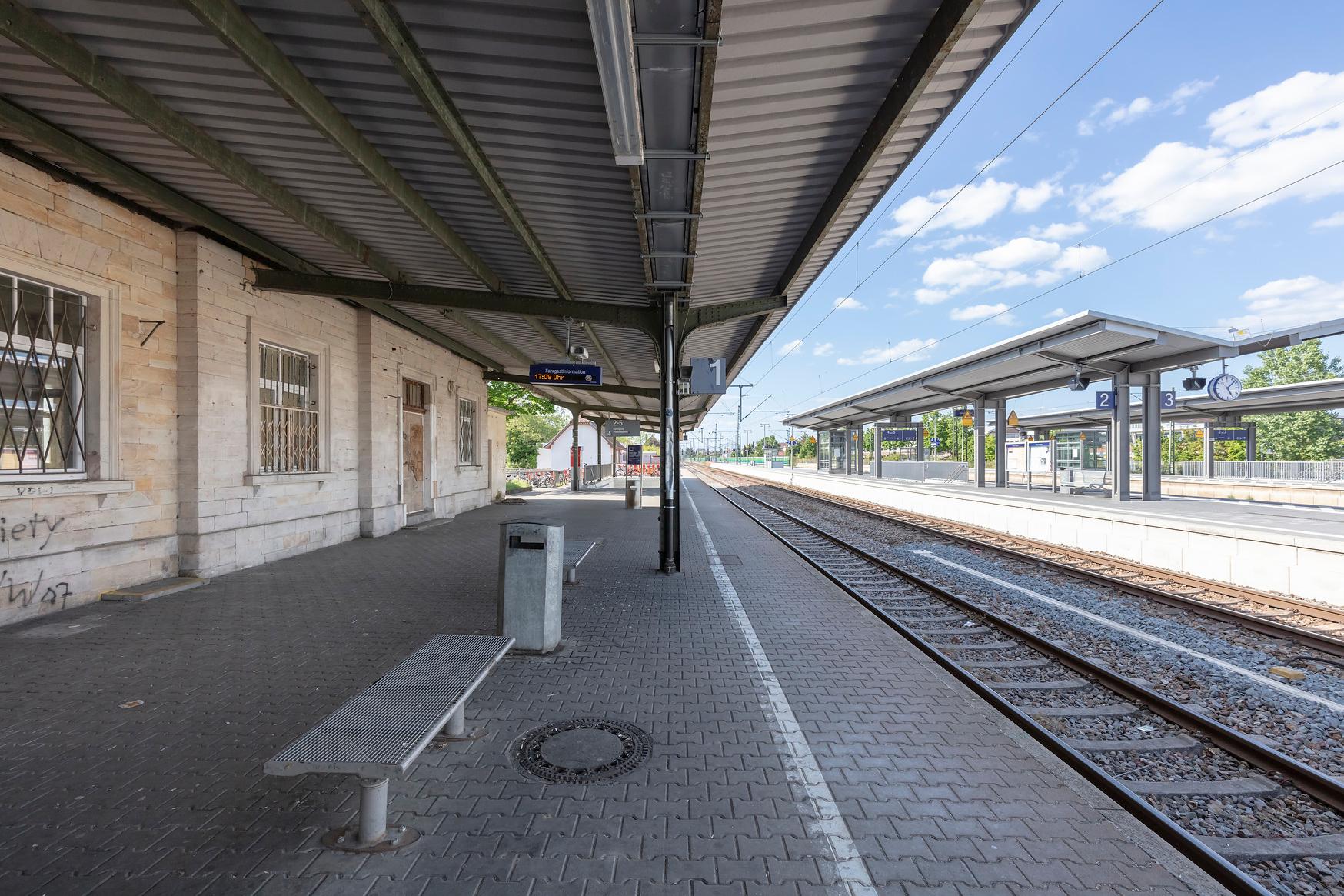 Vorherbild der Bahnsteige in Lampertheim.