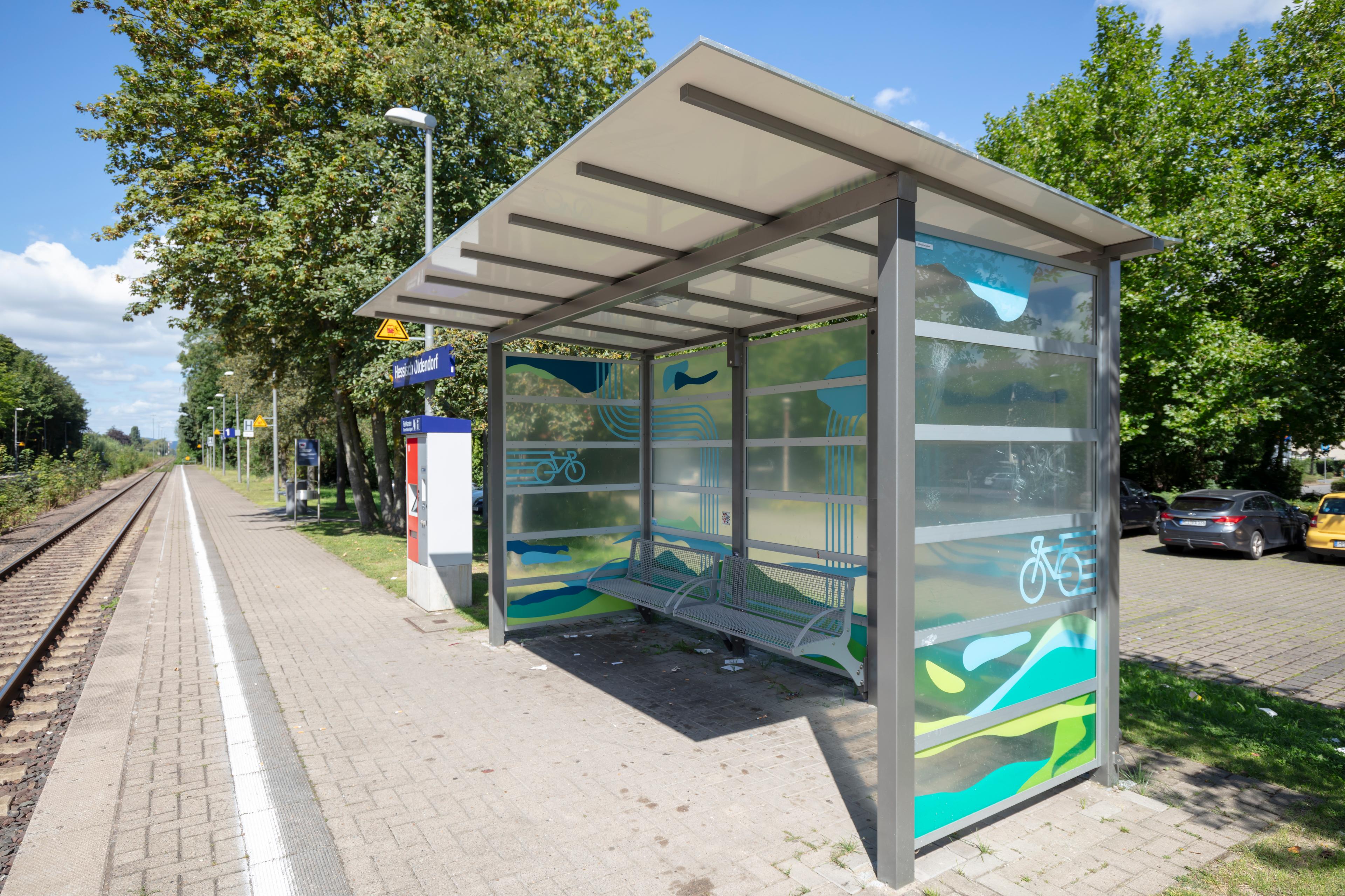 Wetterschutzhäuschen am Bahnhof Hessisch Oldendorf vor der Aufwertung.