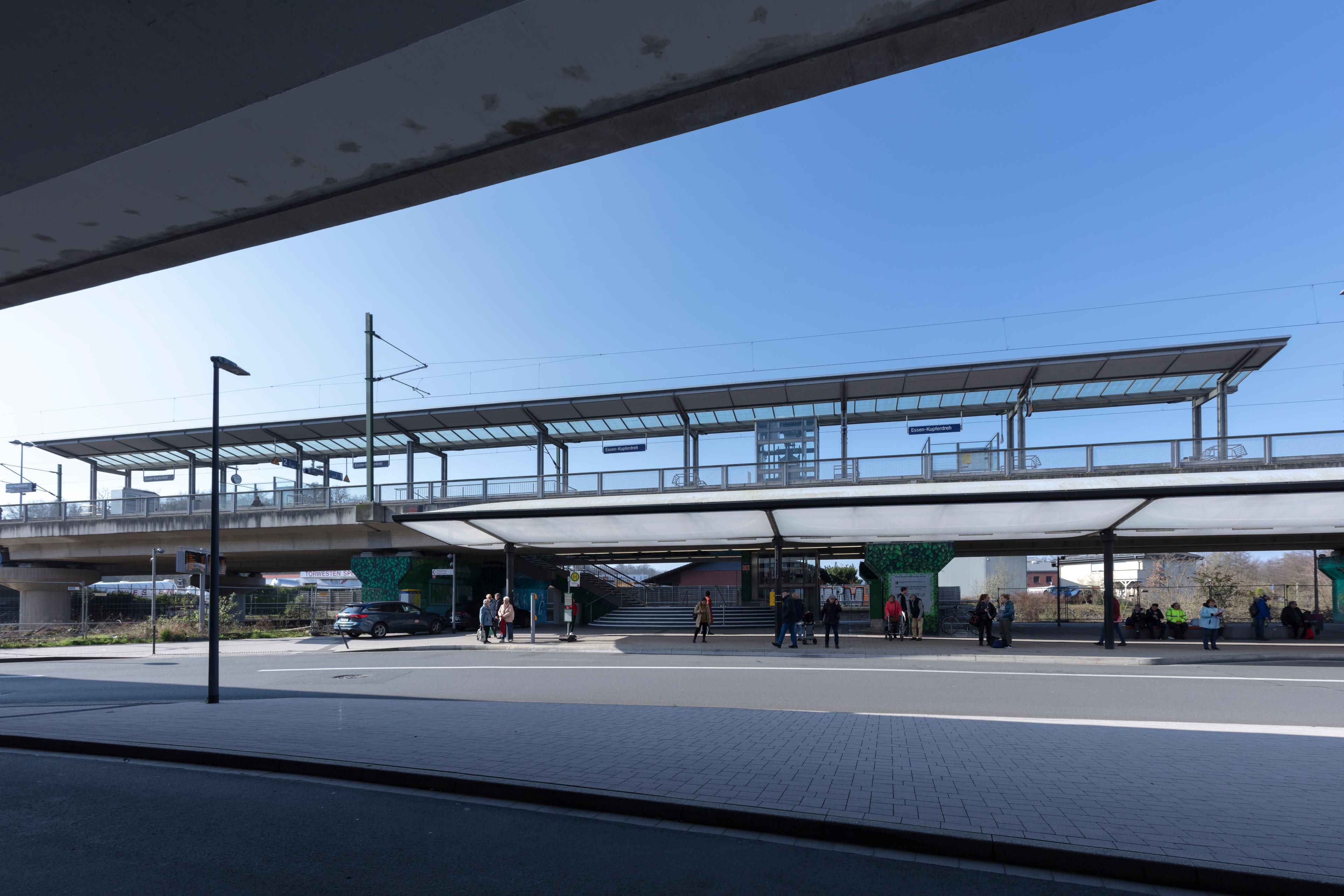 Der Blick auf die Bahnsteige des Bahnhofs Essen-Kupferdreh