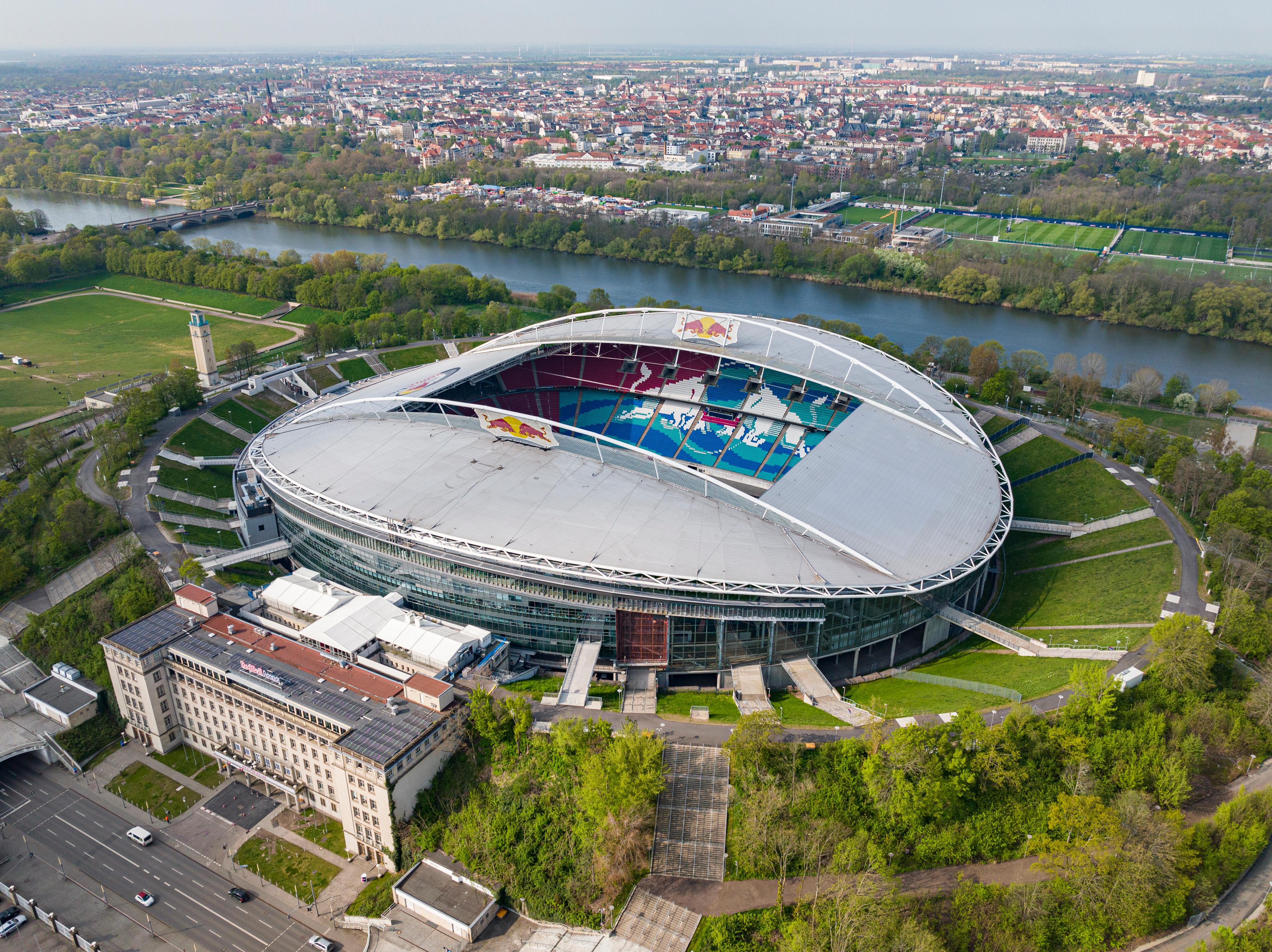 The view from above shows the location of the Leipzig Stadium in the countryside.