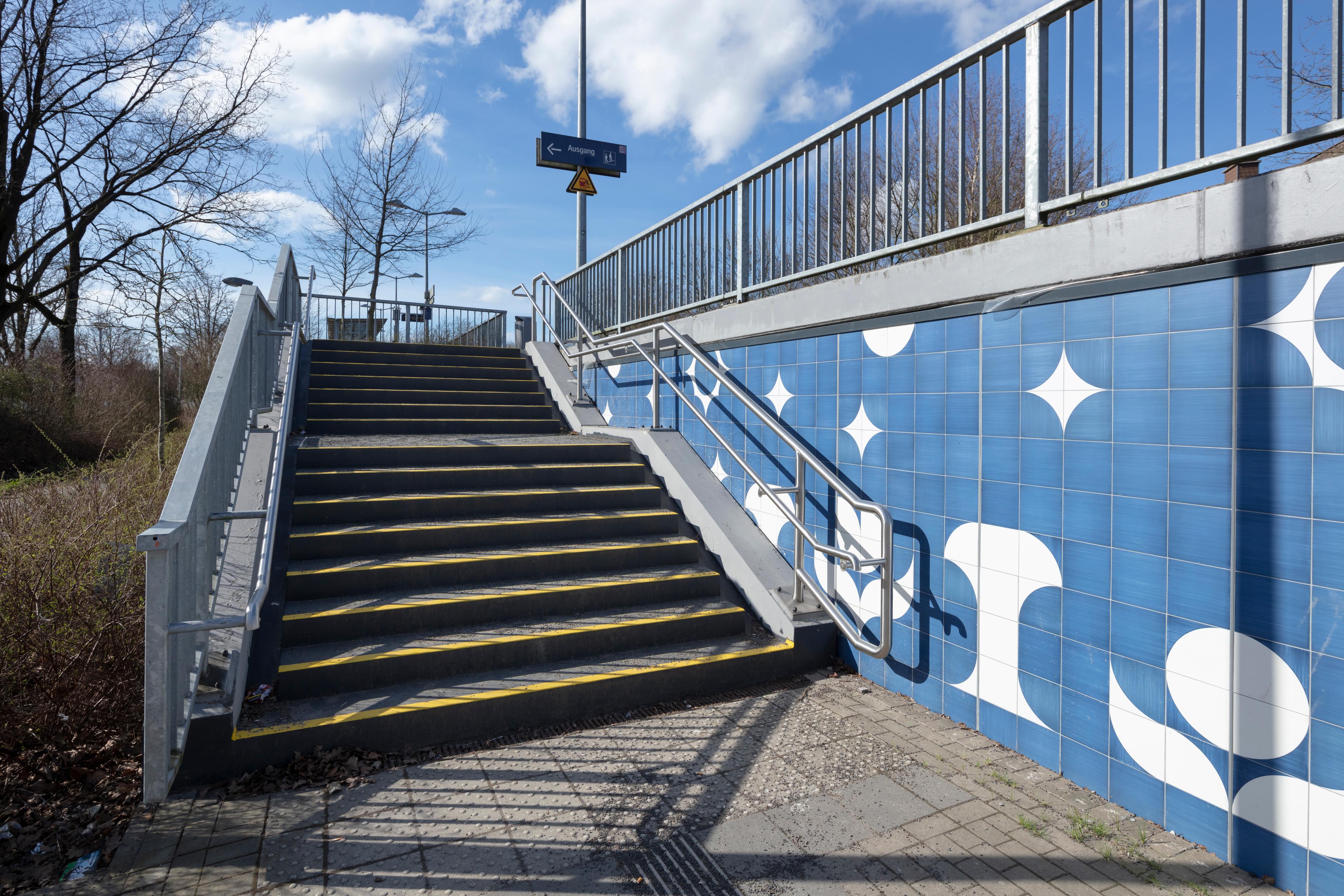 Der Zugang zu den Bahnsteigen des ländlichen Zubringerbahnhofs Coesfeld Schulzentrum