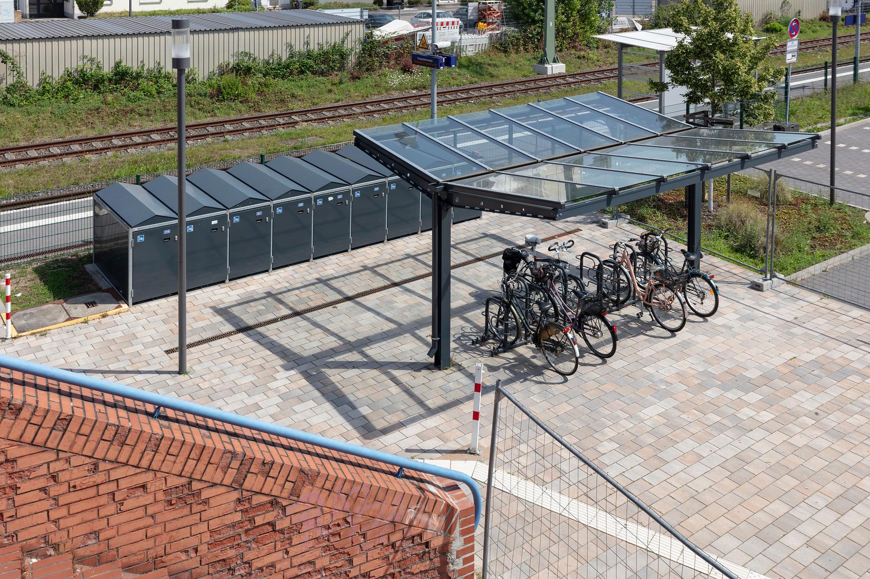 Neue Fahrradabstellanlage am Bahnhof.