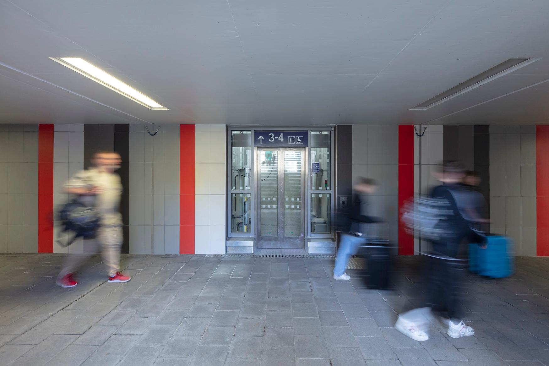 Aufzug in der Personenunterführung des Bahnhofs Wabern (Bz Kassel) nach der Aufwertung.