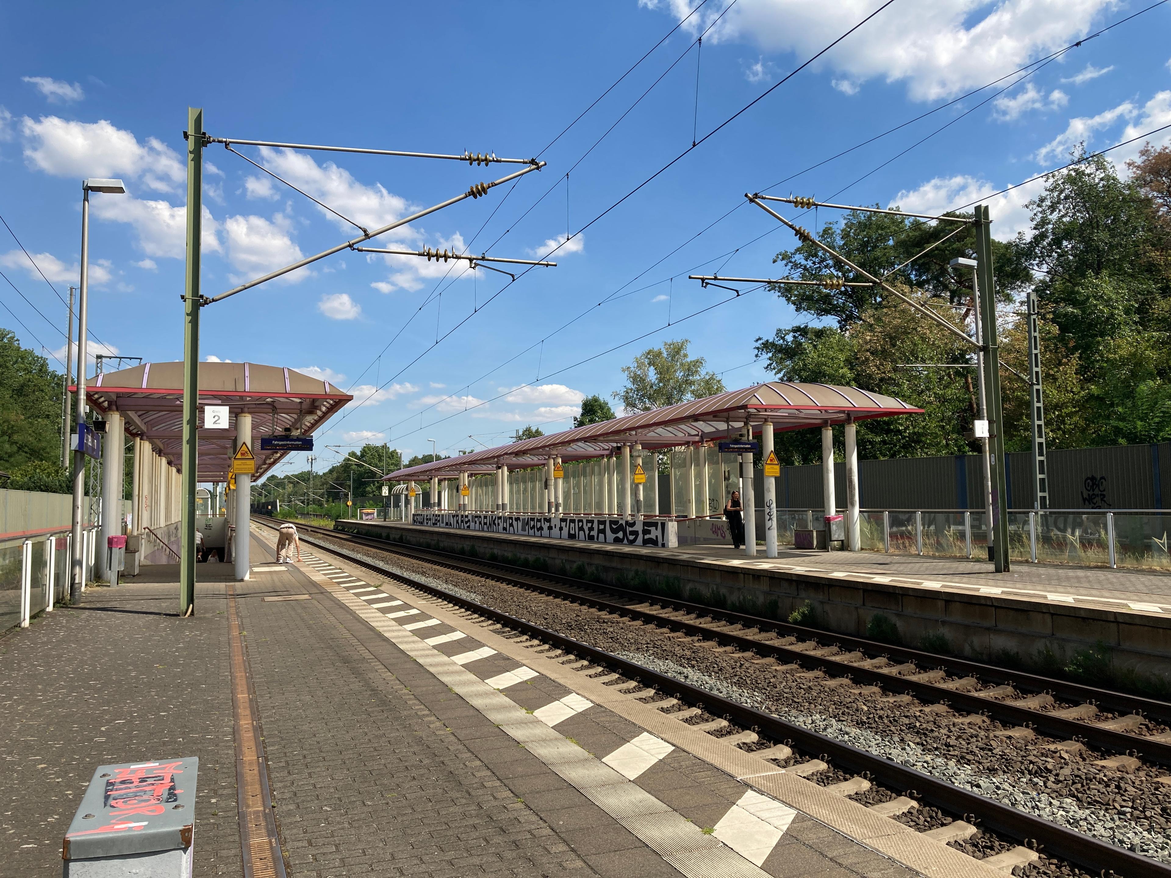 Blick auf den Bahnsteig vor der Sanierung