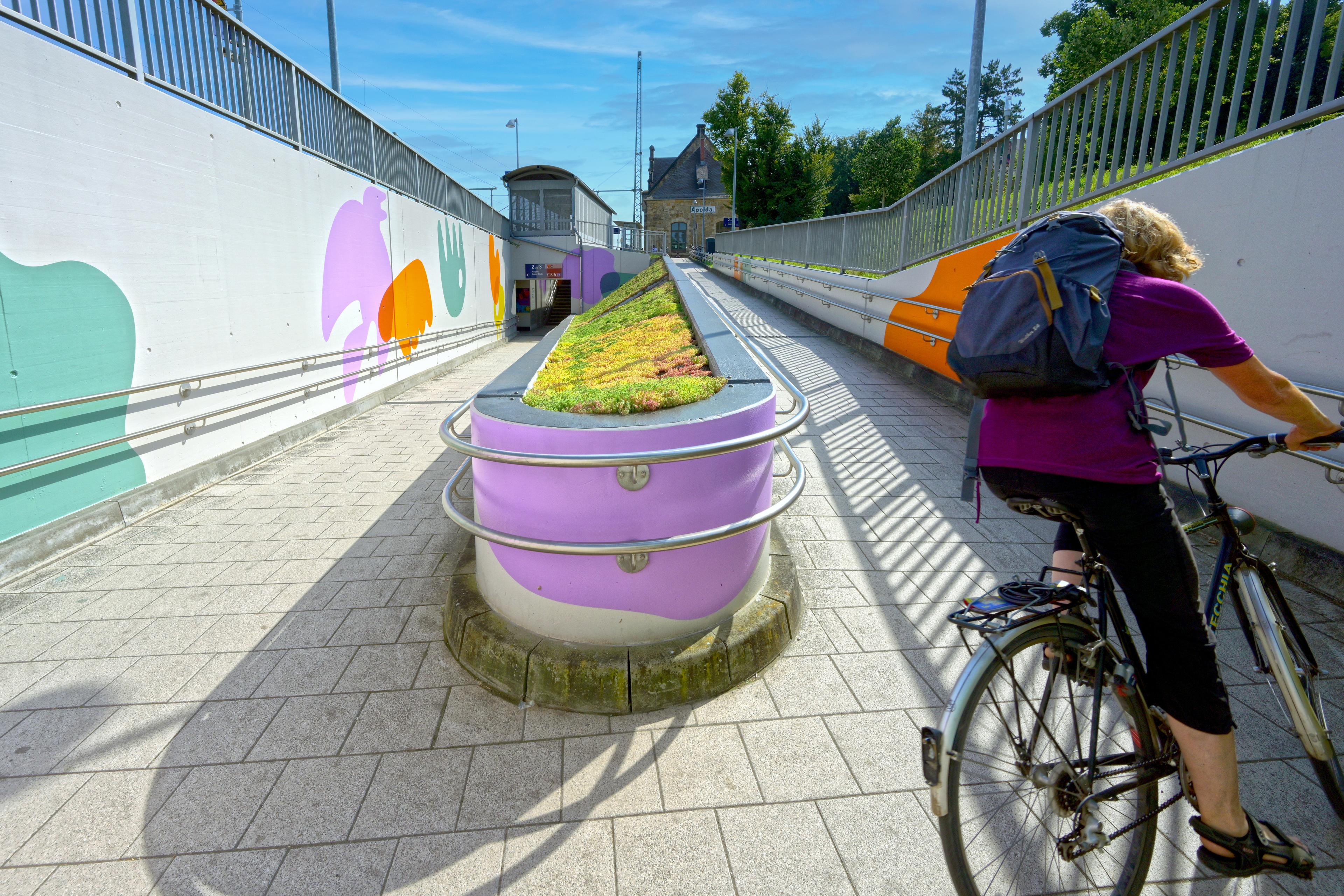 Der Blick auf die Rampe am Bahnhof Apolda nach deren Neugestaltung