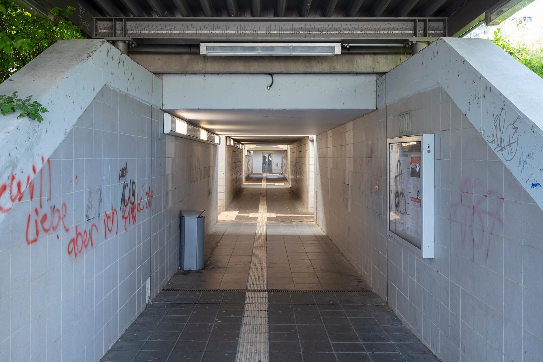 Unterführung Bahnhof Groß Gerau- Dornberg vor der neuen Gestaltung. 