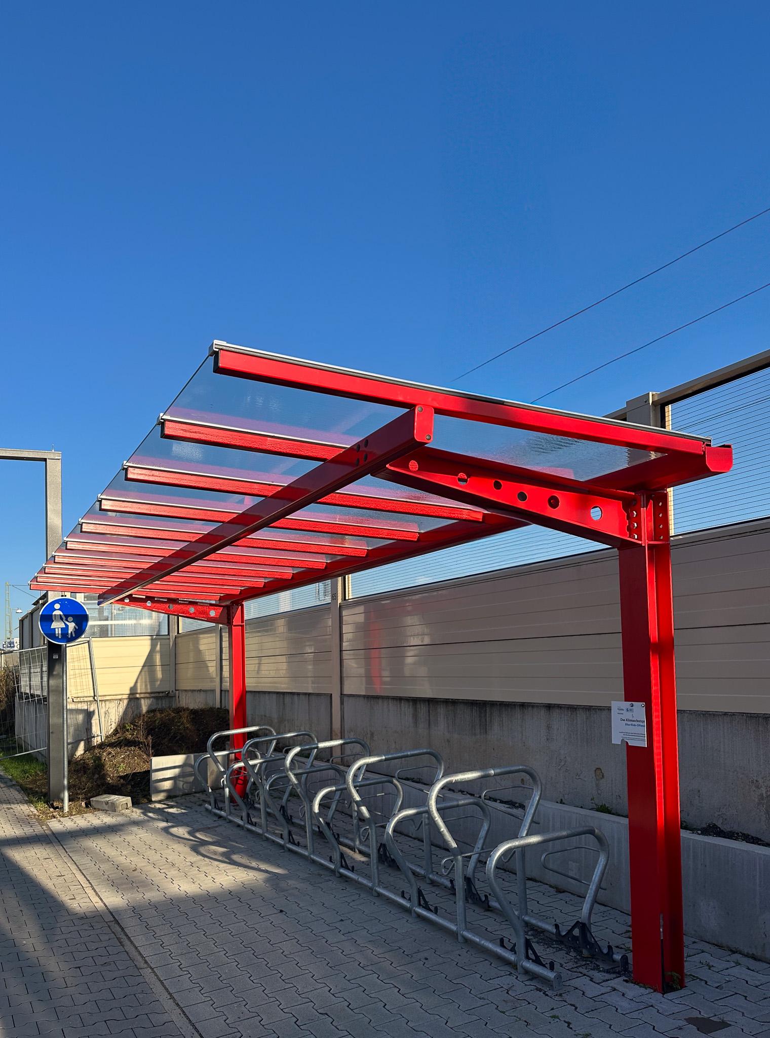 Neue Fahrradabstellanlage am Bahnhof.