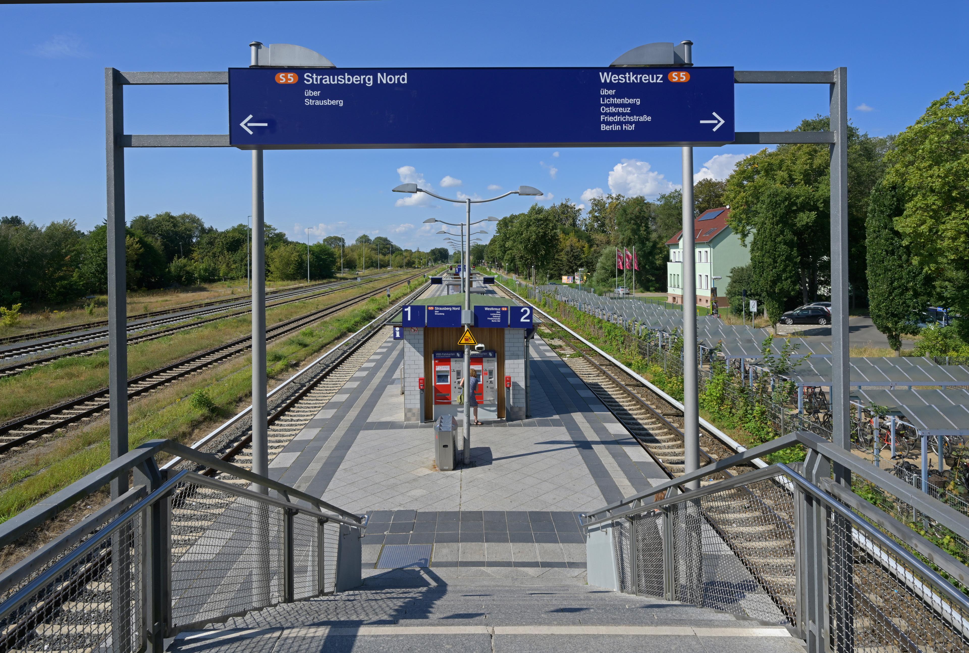   Der Blick auf den S-Bahnhof Fredersdorf (b Berlin) nach der Neugestaltung im Konzept Zukunftsbahnhof 