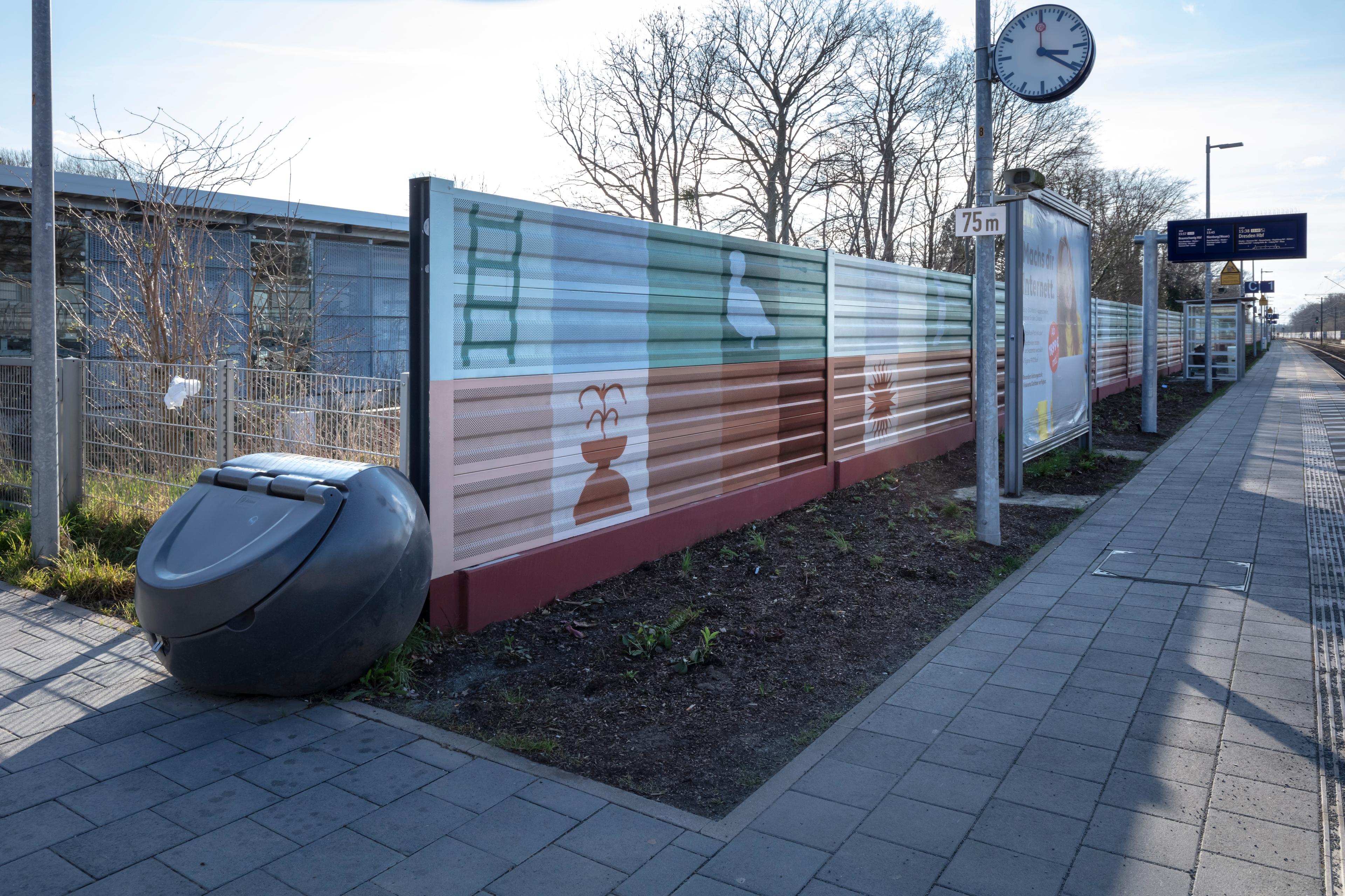 Lärmschutzwand nach der Umgestaltung am Bahnhof Bad Oeynhausen