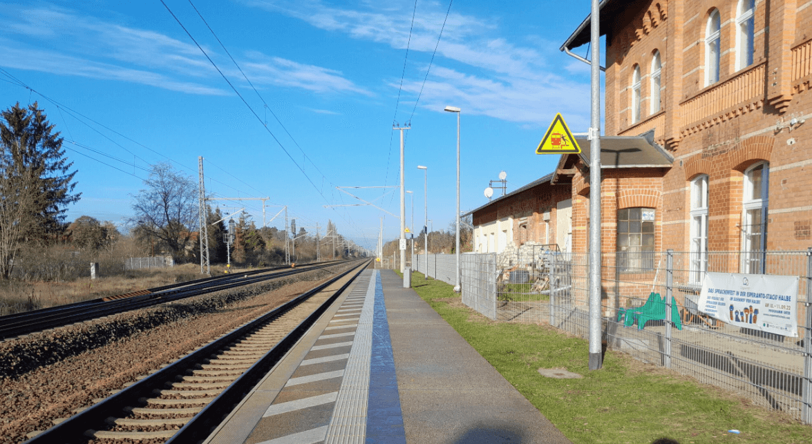 Bahnsteig am Bahnhof Halbe vor der Aufwertung.