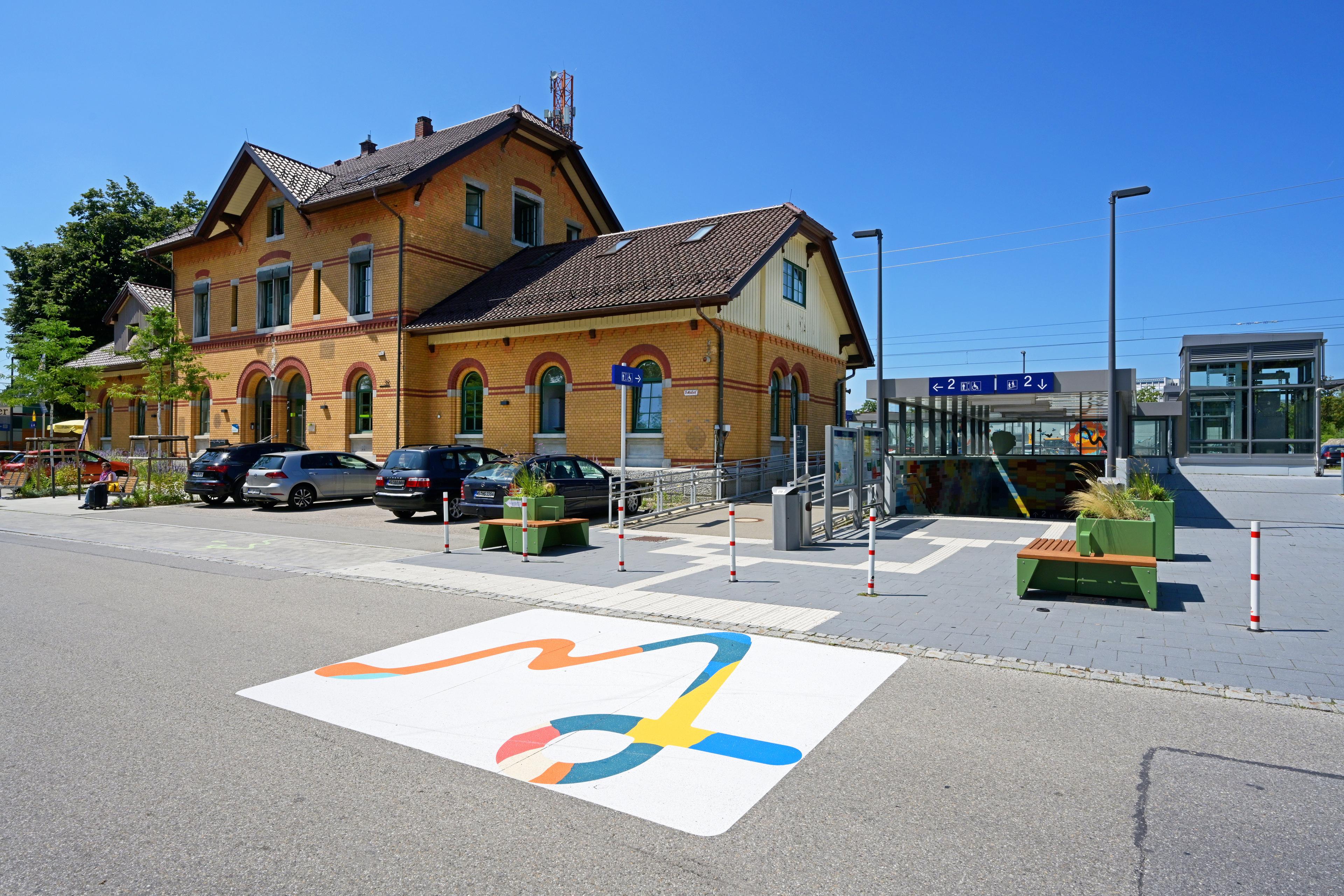 Der Blick auf den Bahnhofsvorplatz von Wangen (Allgäu) nach dessen Aufwertung. 