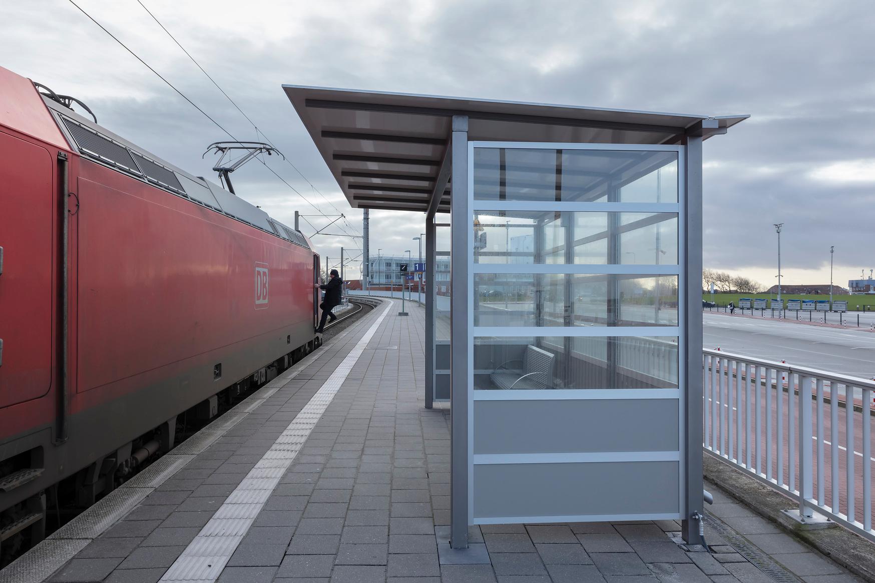 Neue Wetterschutzhäuschen mit USB-Ladestation.  